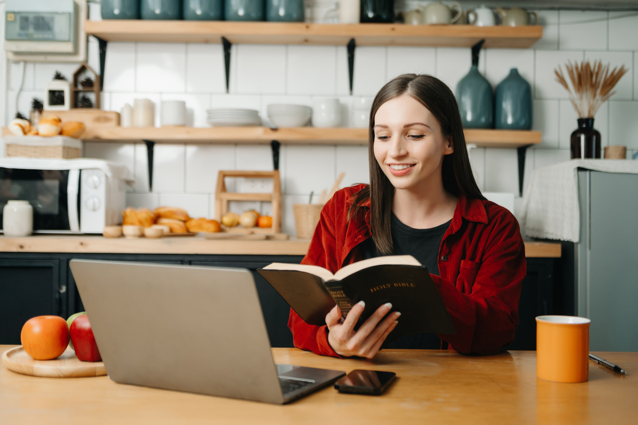 9 Best AI Ebook Generators & Tools for Efficient Book Production